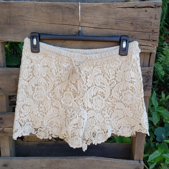 Nabee Pants - 🚨NEW Nabee Ivory Crochet Lace Festival Shorts L